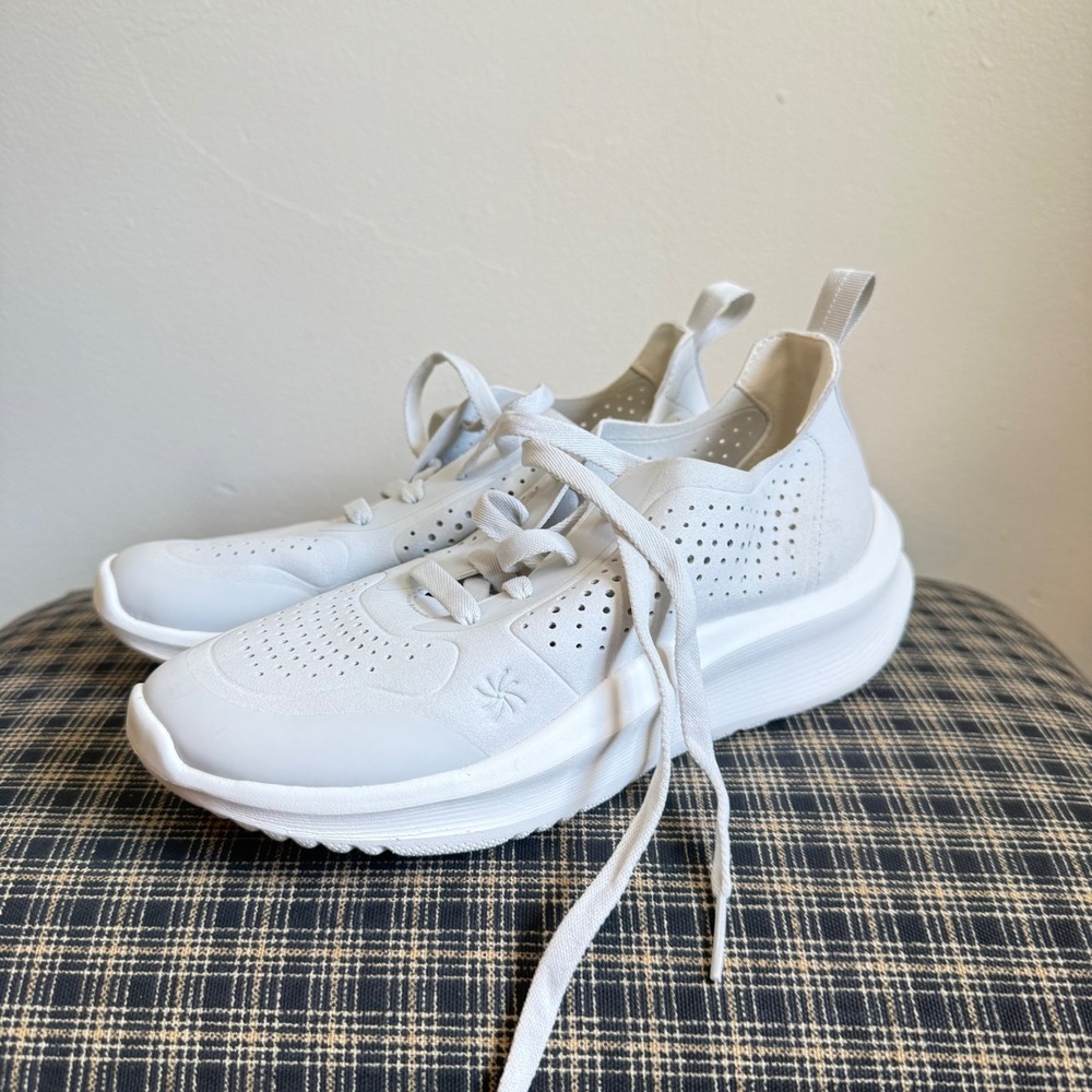 Clarks Cloudsteppers Breeze Ave Perforated Walking Sneaker Size 5.5 White